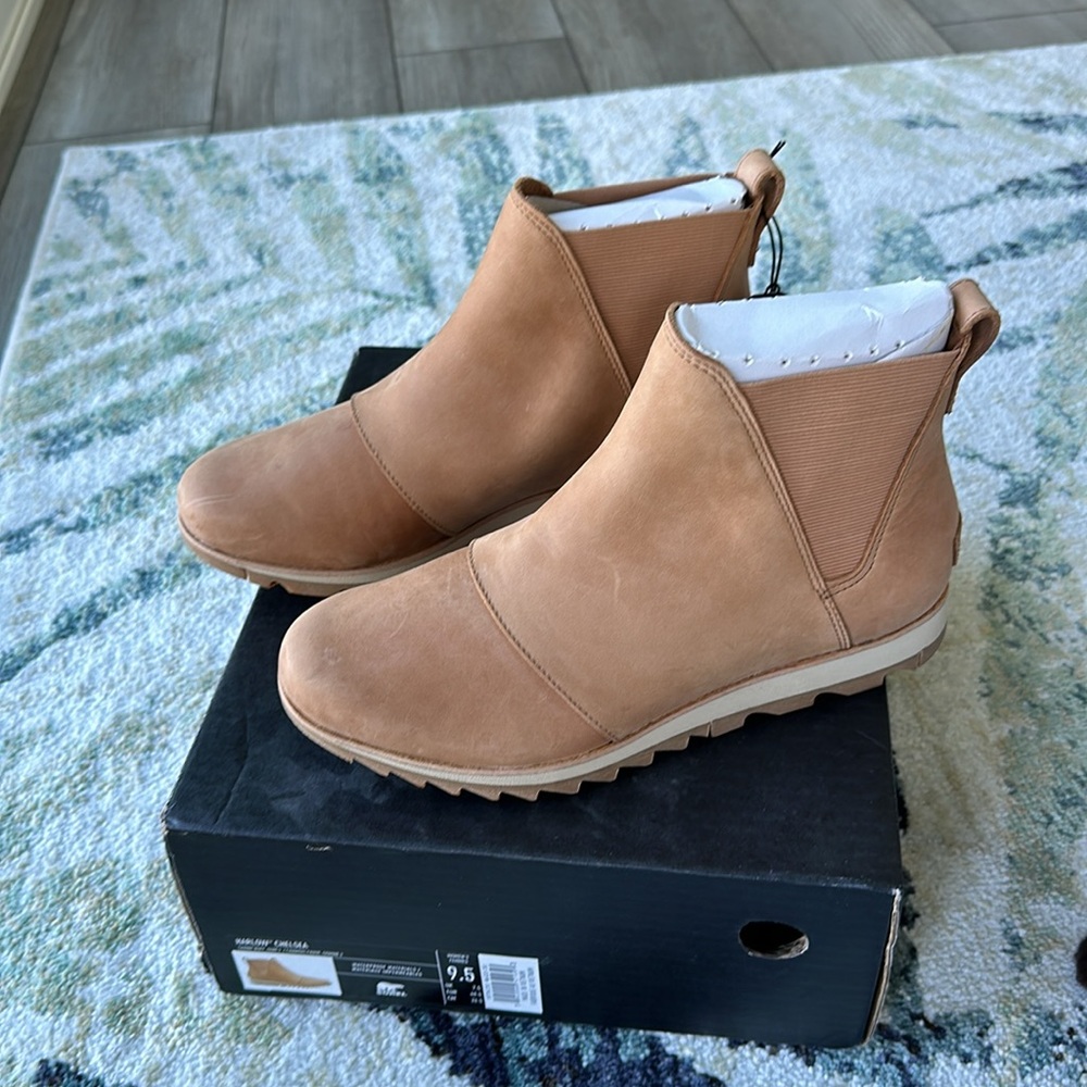 Women’s Sorel Chelsea Harlow Boots